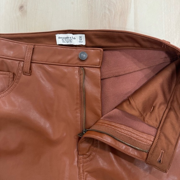 Abercrombie & Fitch The 90s Straight Ultra High Rise Faux Leather Pants Brown 14 - Picture 6 of 15